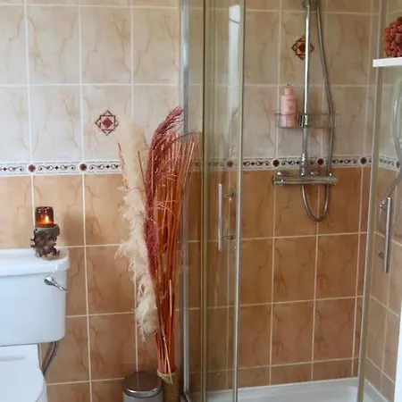 Seaview And Sunsets, Entire Place, Private Entrance, Large Bedroom, Full Kitchen And Bathroom *