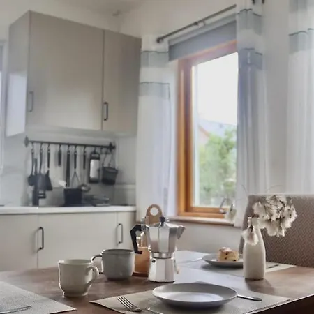 Seaview And Sunsets, Entire Place, Private Entrance, Large Bedroom, Full Kitchen And Bathroom * Эннистимон