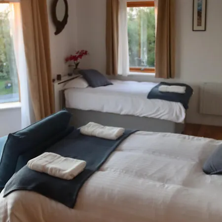 Seaview And Sunsets, Entire Place, Private Entrance, Large Bedroom, Full Kitchen And Bathroom