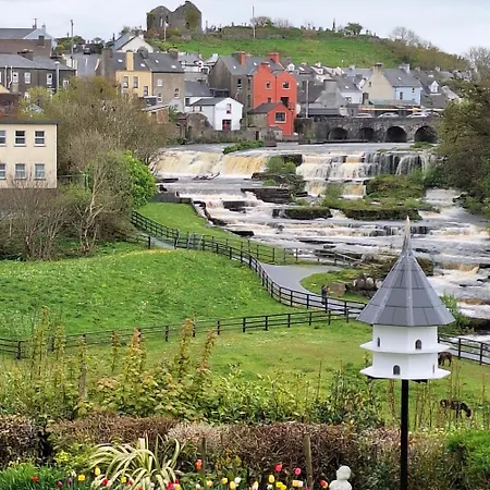 Seaview And Sunsets, Entire Place, Private Entrance, Large Bedroom, Full Kitchen And Bathroom