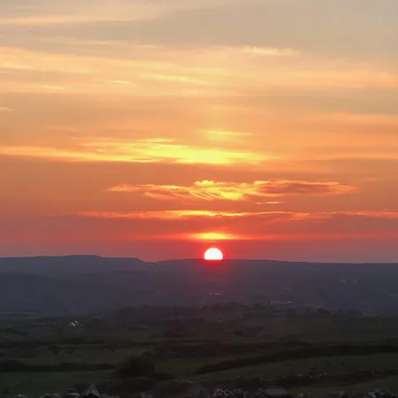 Дом отдыха Seaview And Sunsets, Entire Place, Private Entrance, Large Bedroom, Full Kitchen And Bathroom