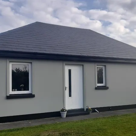 Seaview And Sunsets, Entire Place, Private Entrance, Large Bedroom, Full Kitchen And Bathroom *