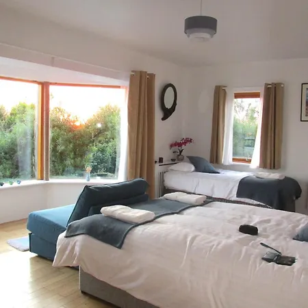 Holiday home Seaview And Sunsets, Entire Place, Private Entrance, Large Bedroom, Full Kitchen And Bathroom