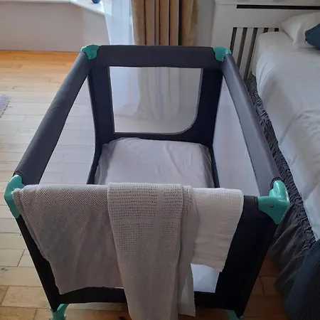 بيت للعطل Seaview And Sunsets, Entire Place, Private Entrance, Large Bedroom, Full Kitchen And Bathroom إينيستيمون