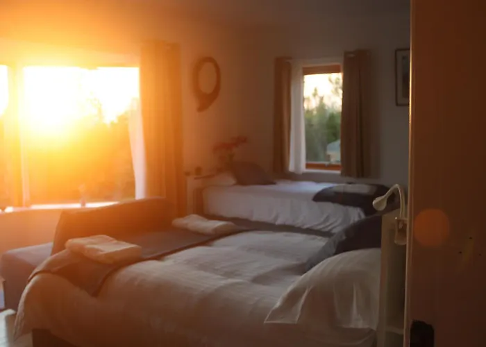 Seaview And Sunsets, Entire Place, Private Entrance, Large Bedroom, Full Kitchen And Bathroom 度假居 恩尼斯泰蒙