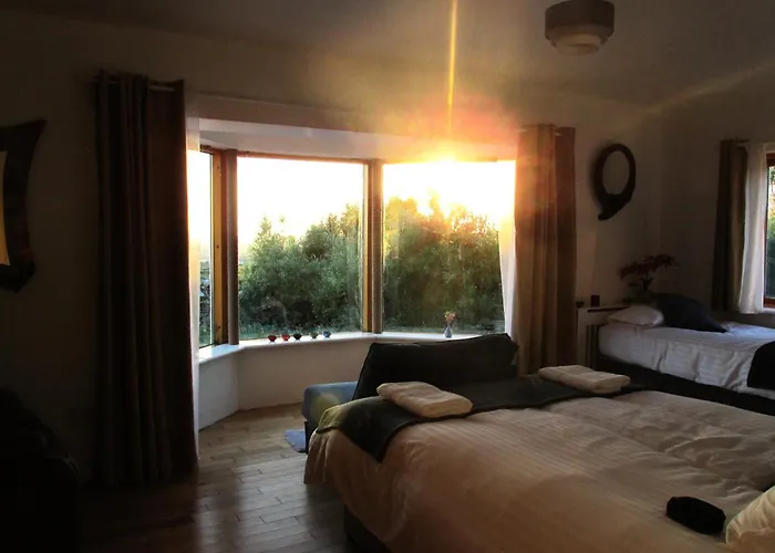 Seaview And Sunsets, Entire Place, Private Entrance, Large Bedroom, Full Kitchen And Bathroom 度假居 恩尼斯泰蒙