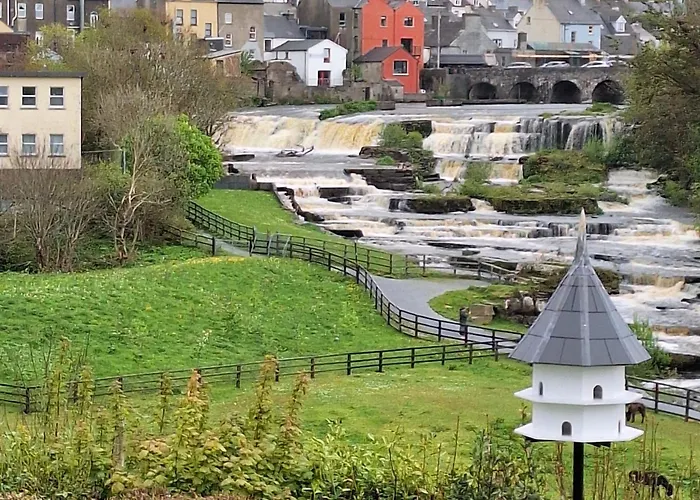 Seaview And Sunsets, Entire Place, Private Entrance, Large Bedroom, Full Kitchen And Bathroom